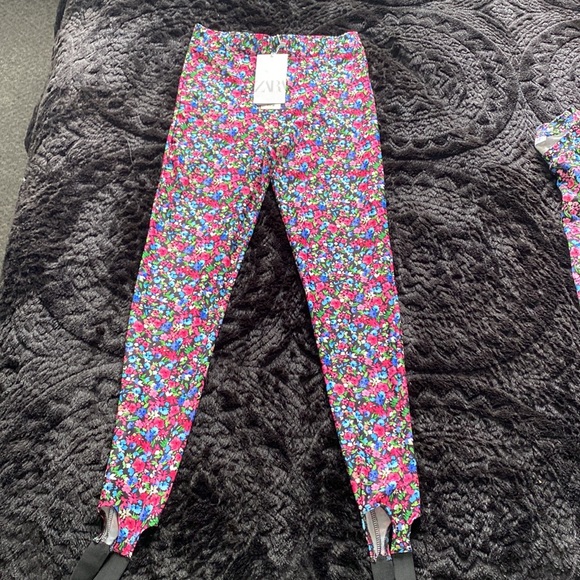 Zara Floral 2 pc Suit - Picture 3 of 7